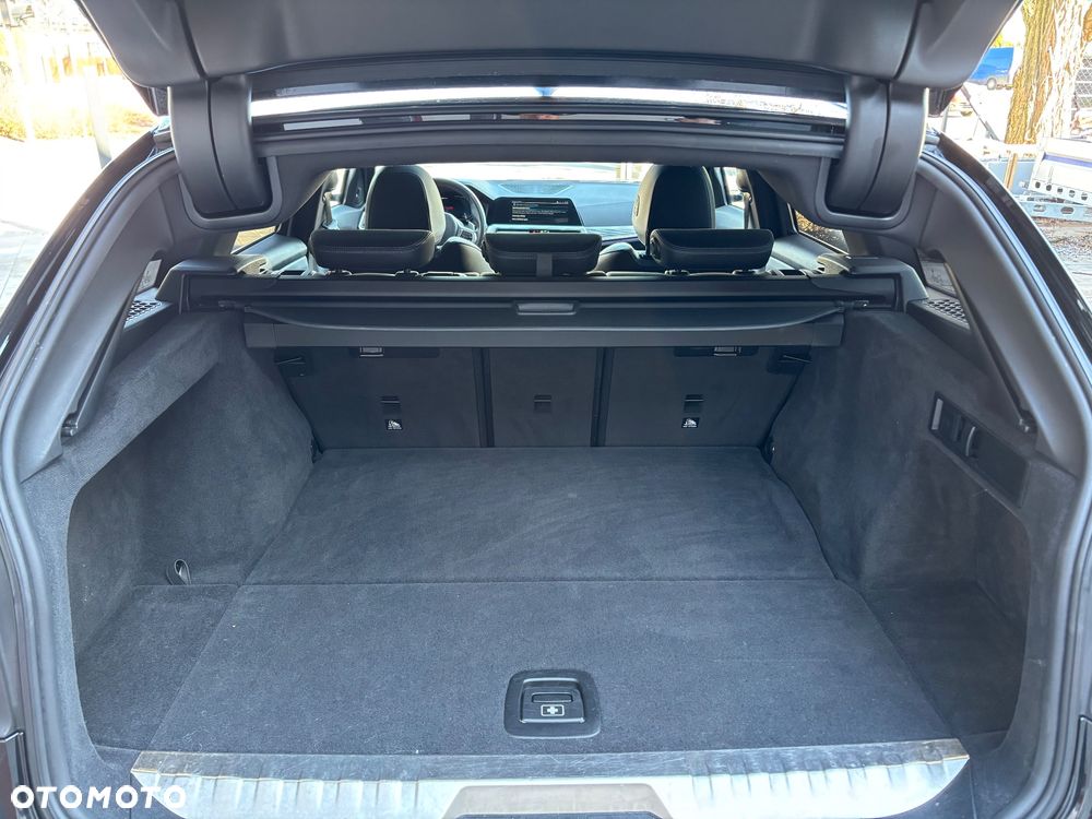 BMW Seria 3 330e xDrive M Sport - 22