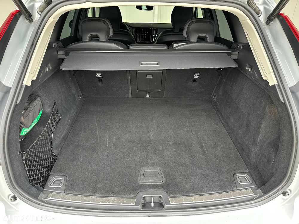 Volvo XC 60 B4 D Ultimate Dark - 9