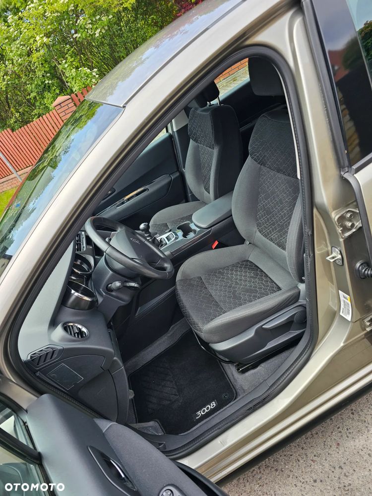Peugeot 3008 1.6 BlueHDi Style S&S - 33