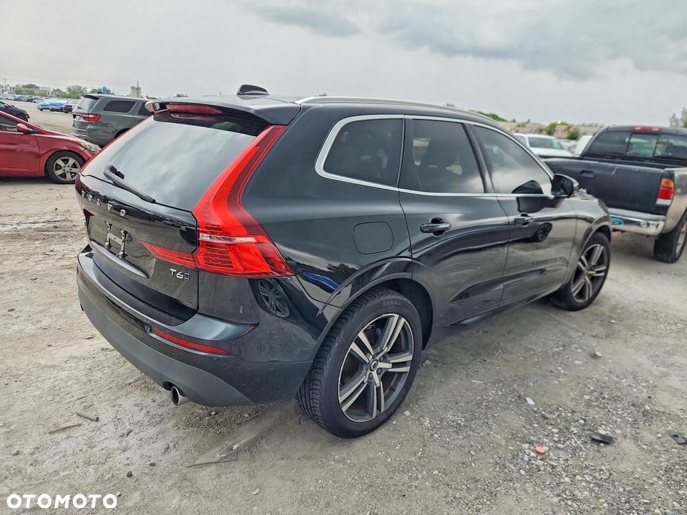 Volvo XC 60 T6 AWD Geartronic Momentum - 4