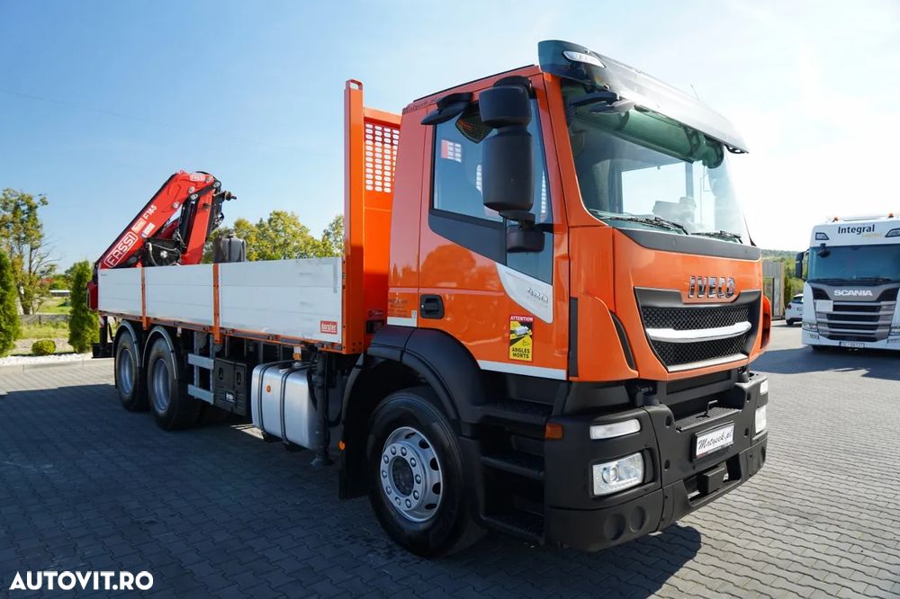 Iveco STRALIS 420 / 6X2 / LIVRARE 6.5m + HDS FASSI. F185 CAPACITATE MAXIMĂ DE ÎNCĂRCARE 5750 KG / RADIOCOMANDĂ / ROTATOARE / ANVELOPE 100% / - 12