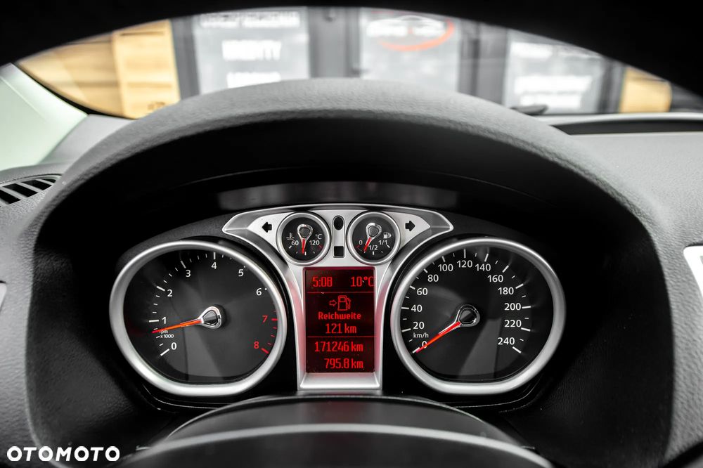 Ford Kuga 2.5 4x4 Titanium - 26
