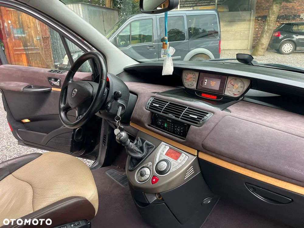 Lancia Phedra - 21