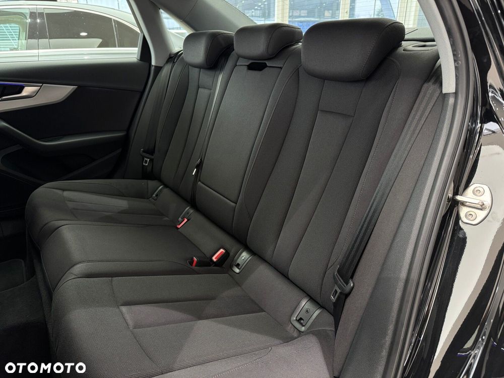 Audi A4 Limousine - 13