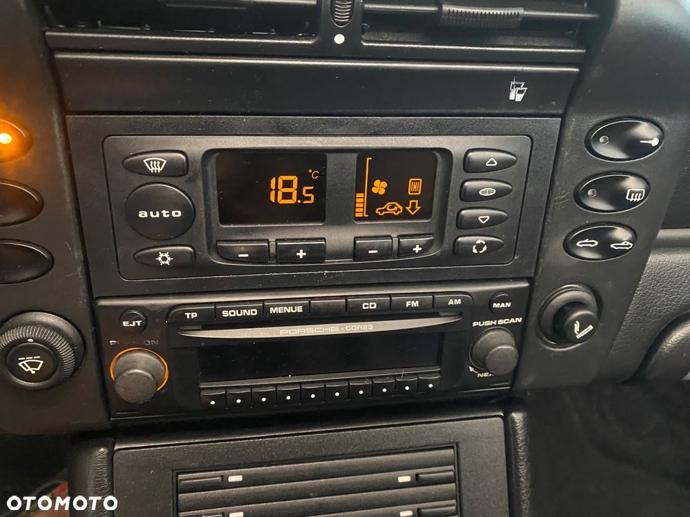 Porsche 911 Carrera 4 Cabrio - 8