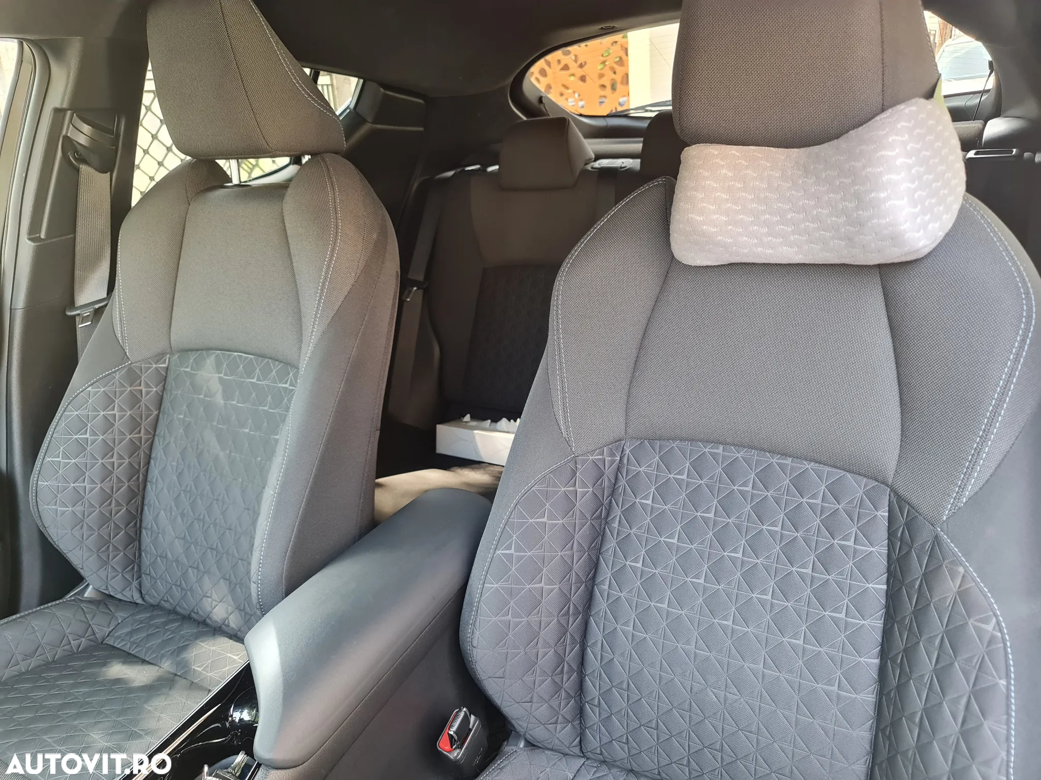 Toyota C-HR 1.8 HSD 4x2 CVT C-ult - 11