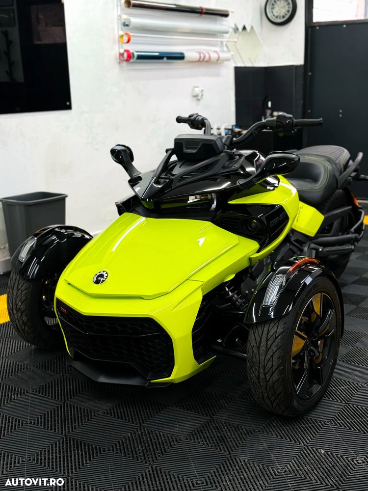 Can-Am Spyder - 18