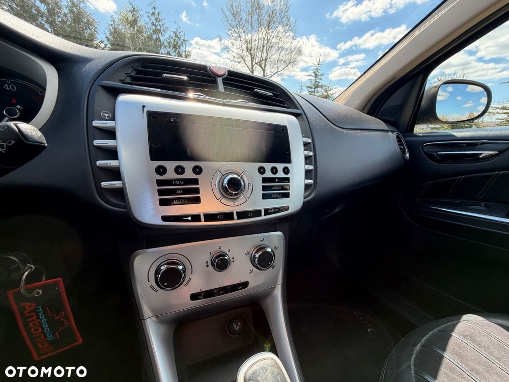 Lancia Delta 1.6 MultiJet 16v Silver - 13