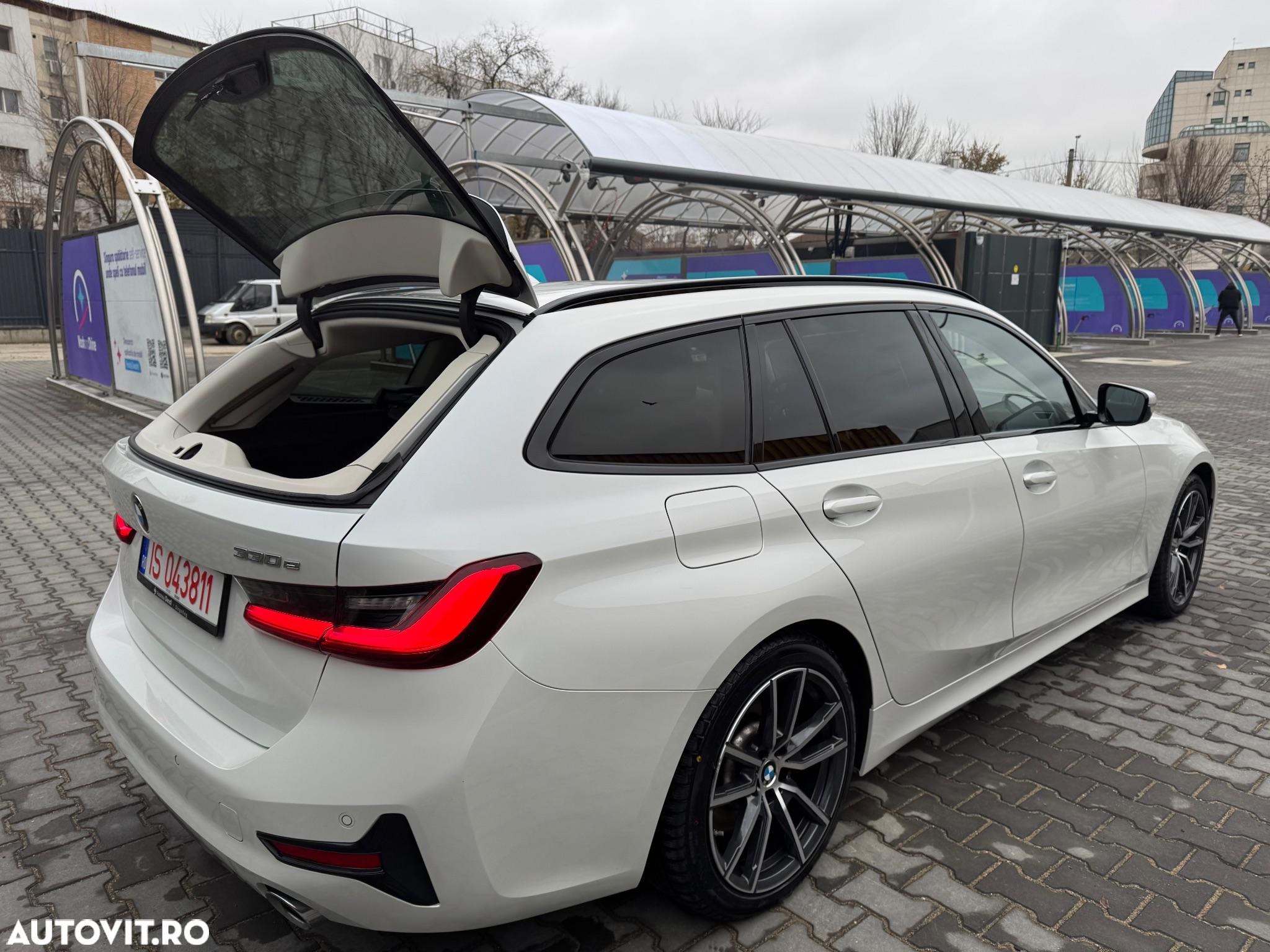 BMW Seria 3 330e Touring Aut. Sport Line - 12