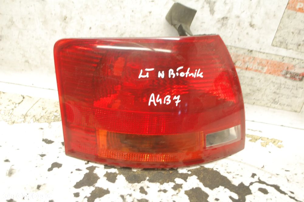 LAMPA PRAWY  TYŁ TYLNA PRAWA W BŁOTNIK AUDI A4 B7 KOMBI  8E9945096C - 1