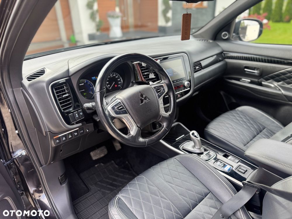 Mitsubishi Outlander 2.4 4WD Diamant+ - 18