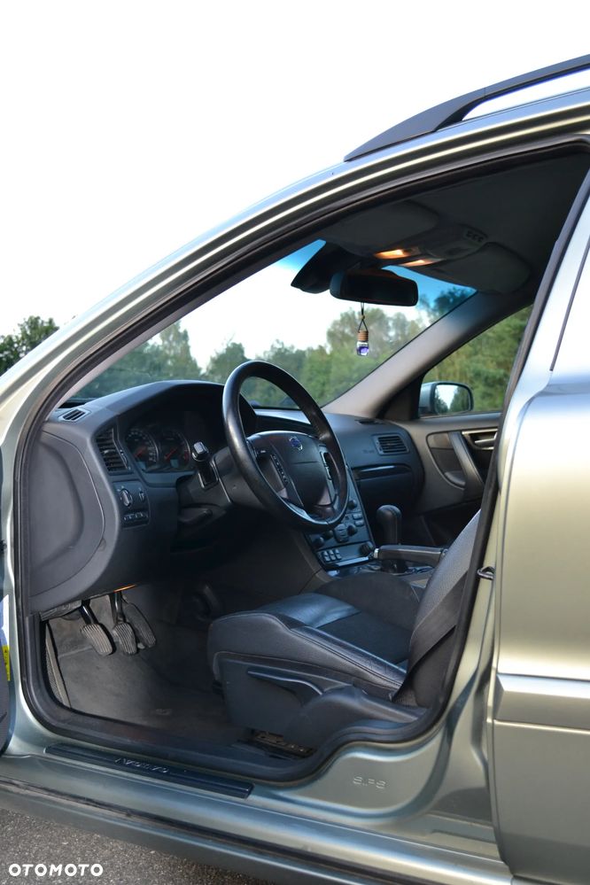 Volvo V70 2.4D5 Momentum - 8