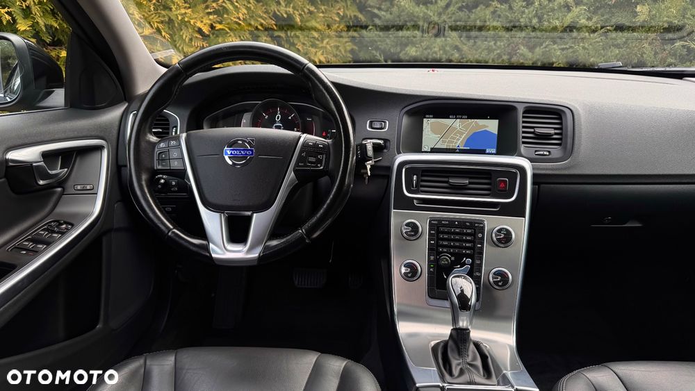 Volvo V60 D4 Geartronic Momentum - 30
