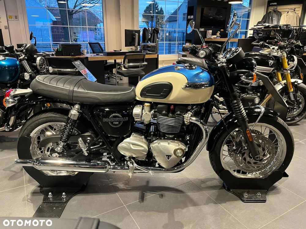 Triumph Bonneville - 4