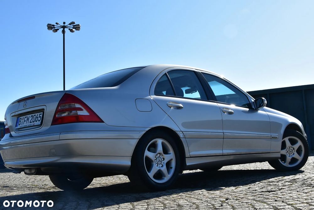 Mercedes-Benz Klasa C 180 Kompressor Automatik Avantgarde - 38