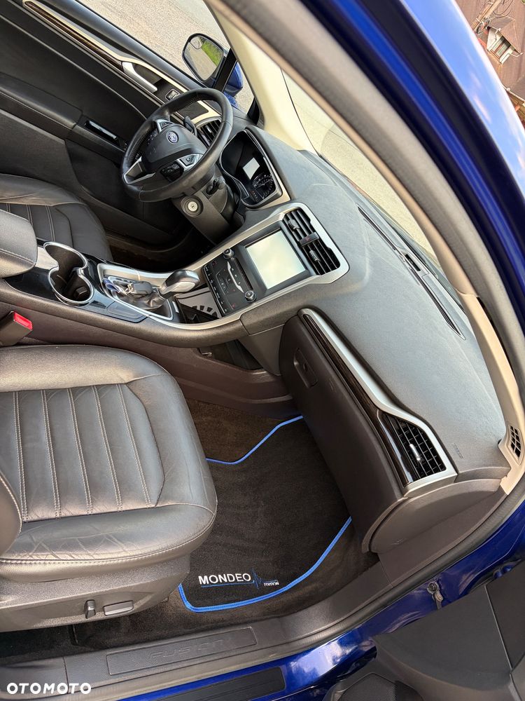 Ford Fusion - 18