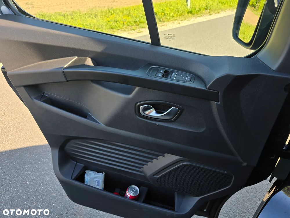 Renault Trafic SpaceClass 2.0 dCi Escapade EDC - 19