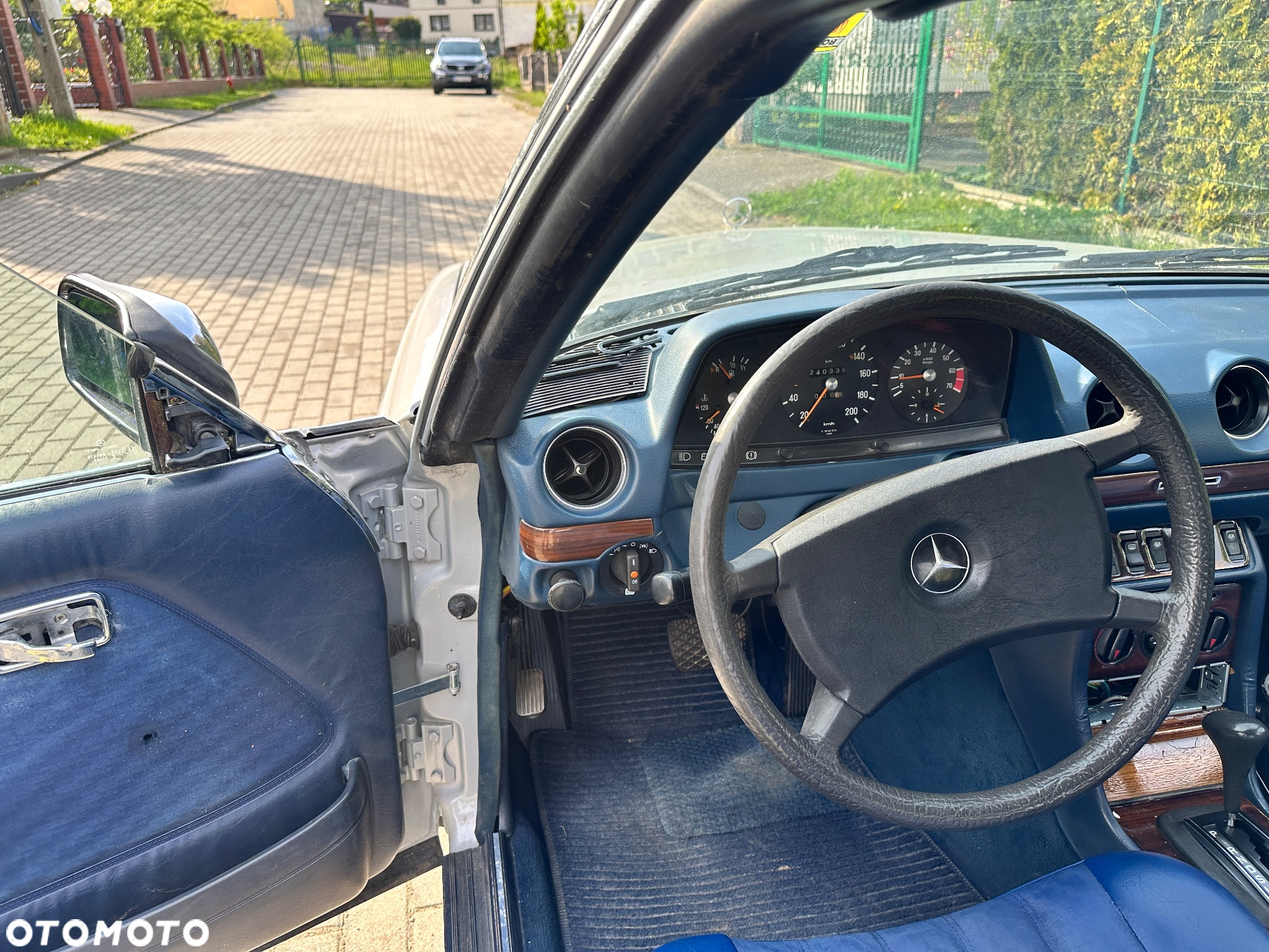 Mercedes-Benz W123 - 20