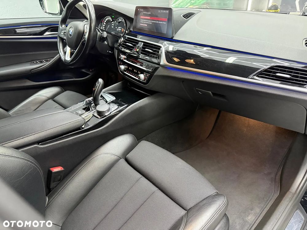 BMW Seria 5 520d Touring Sport Line - 33