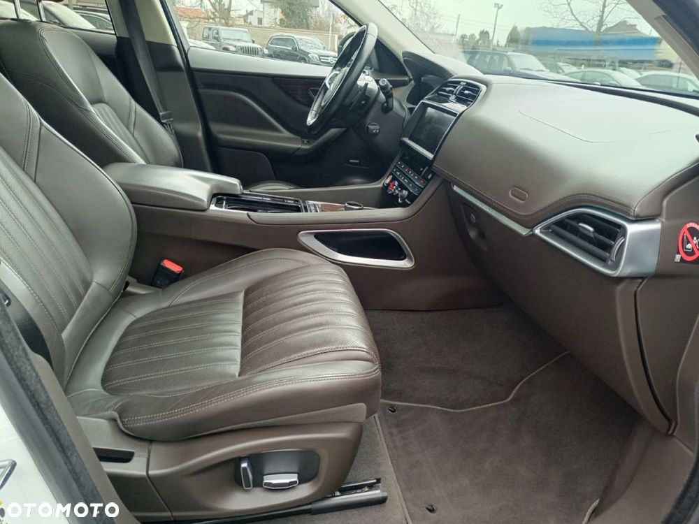Jaguar F-Pace - 27