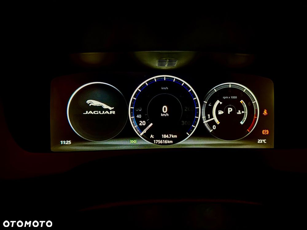 Jaguar XE 2.0 T Prestige - 19