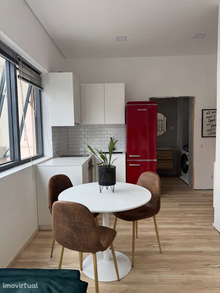 Charmoso T1 equipado e mobilado - Grande imagem: 2/9