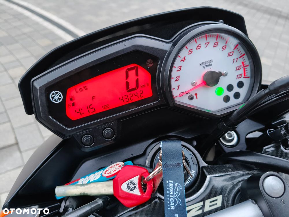 Yamaha FZ8 - 13