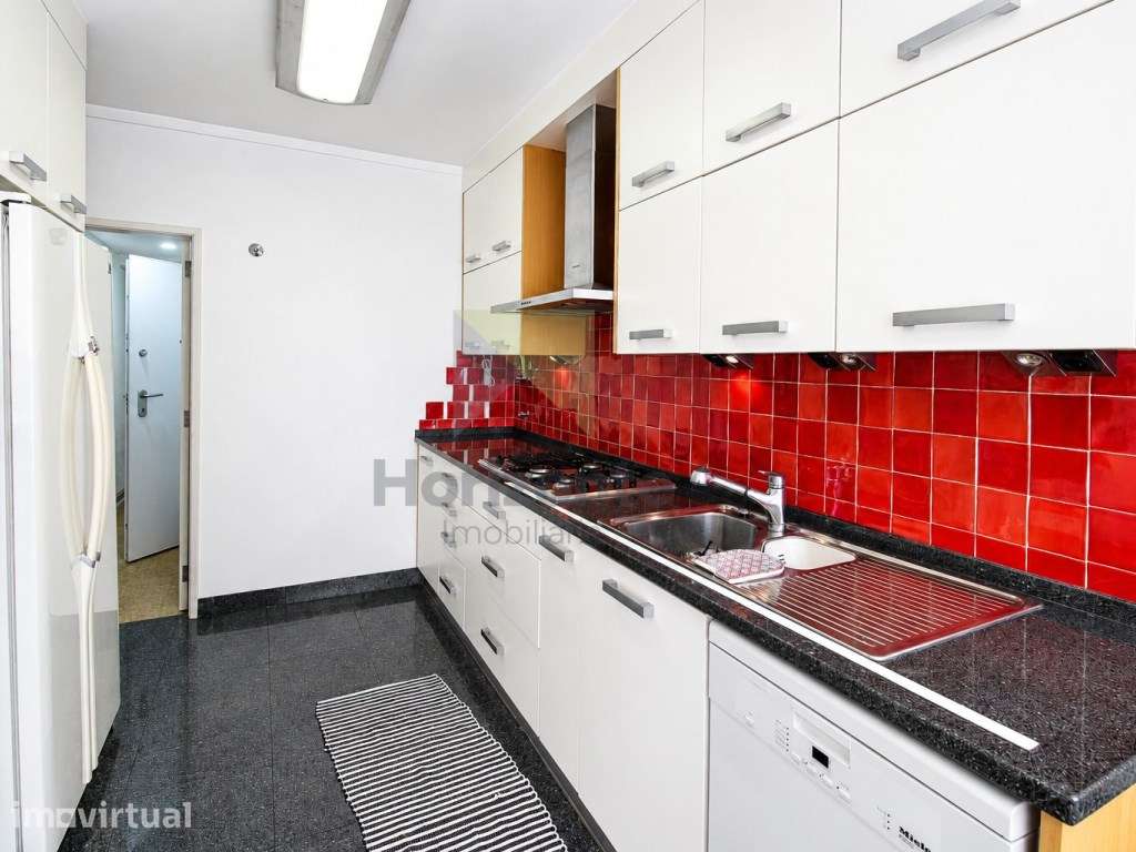 Excelente T2 Remodelado com Varanda e Garagem - Benfica - Grande imagem: 5/26