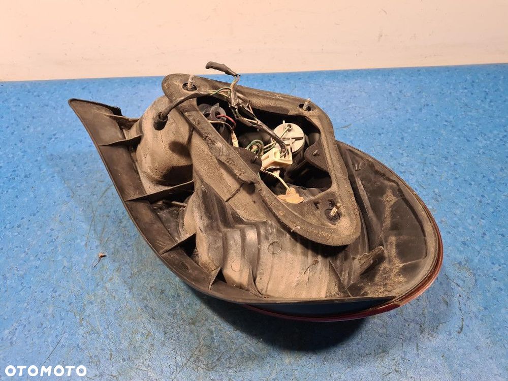 TOYOTA COROLLA E11 HB LAMPA TYŁ PRAWA ZEWNĘTRZNA - 10