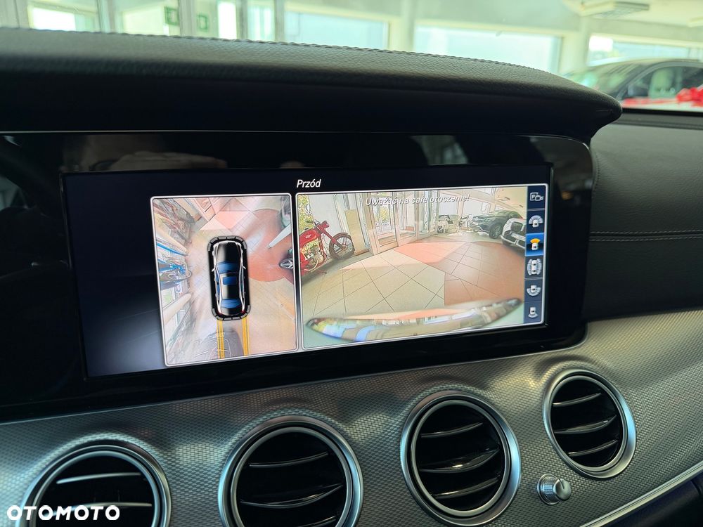 Mercedes-Benz Klasa E 220 d 4-Matic 9G-TRONIC - 25