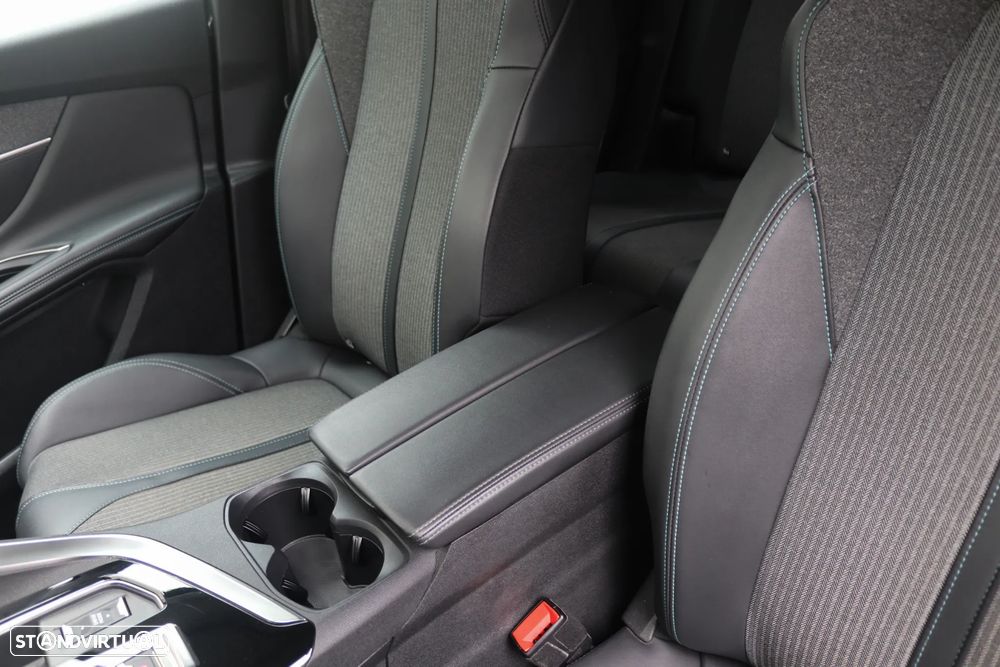 Peugeot 3008 1.2 PureTech Allure Pack EAT8 - 26