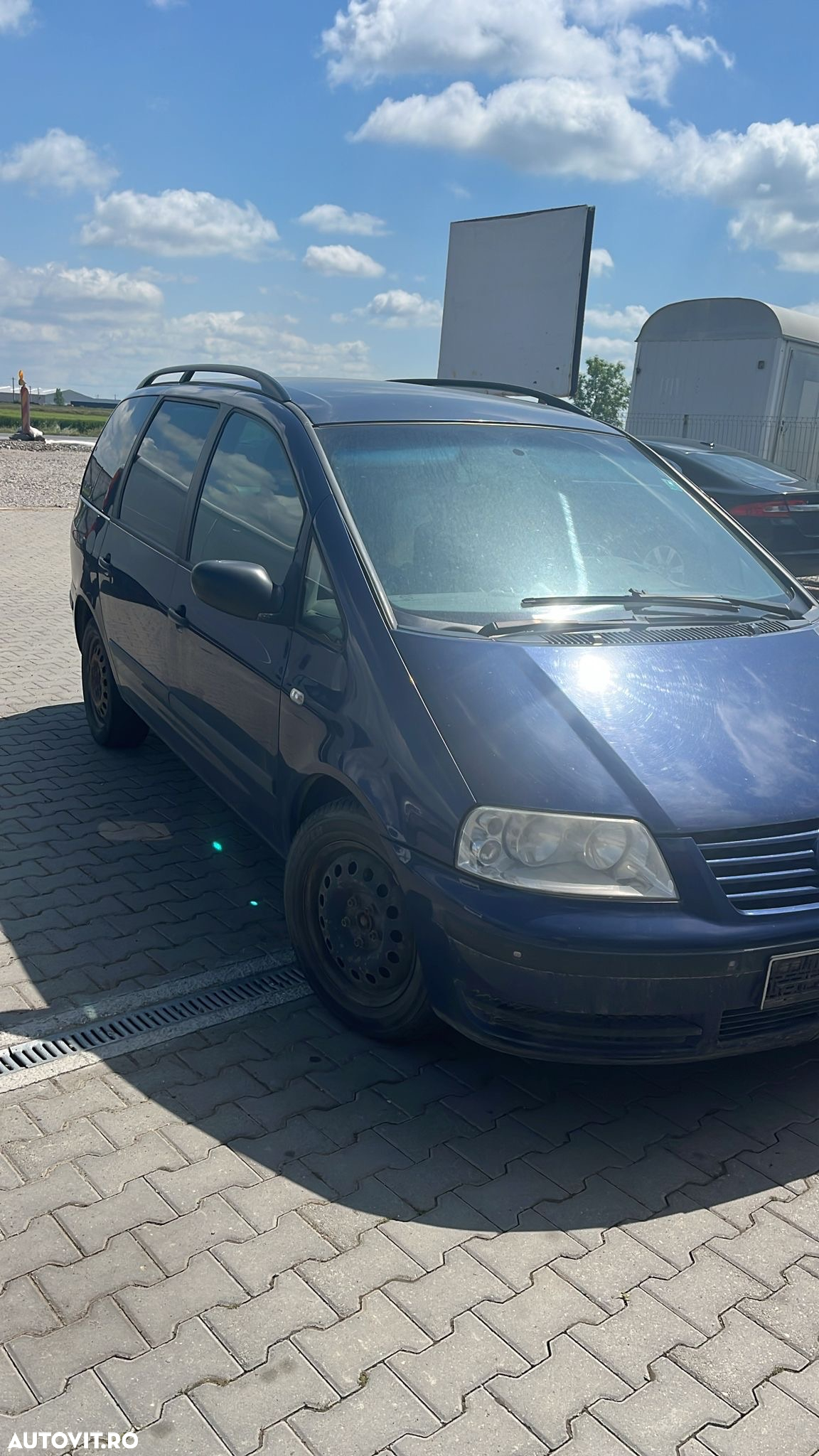 Dezmembram Volkswagen Sharan 1.9 diesel din 2003 - 3