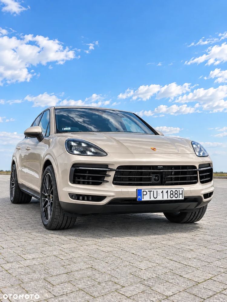 Porsche Cayenne - 1