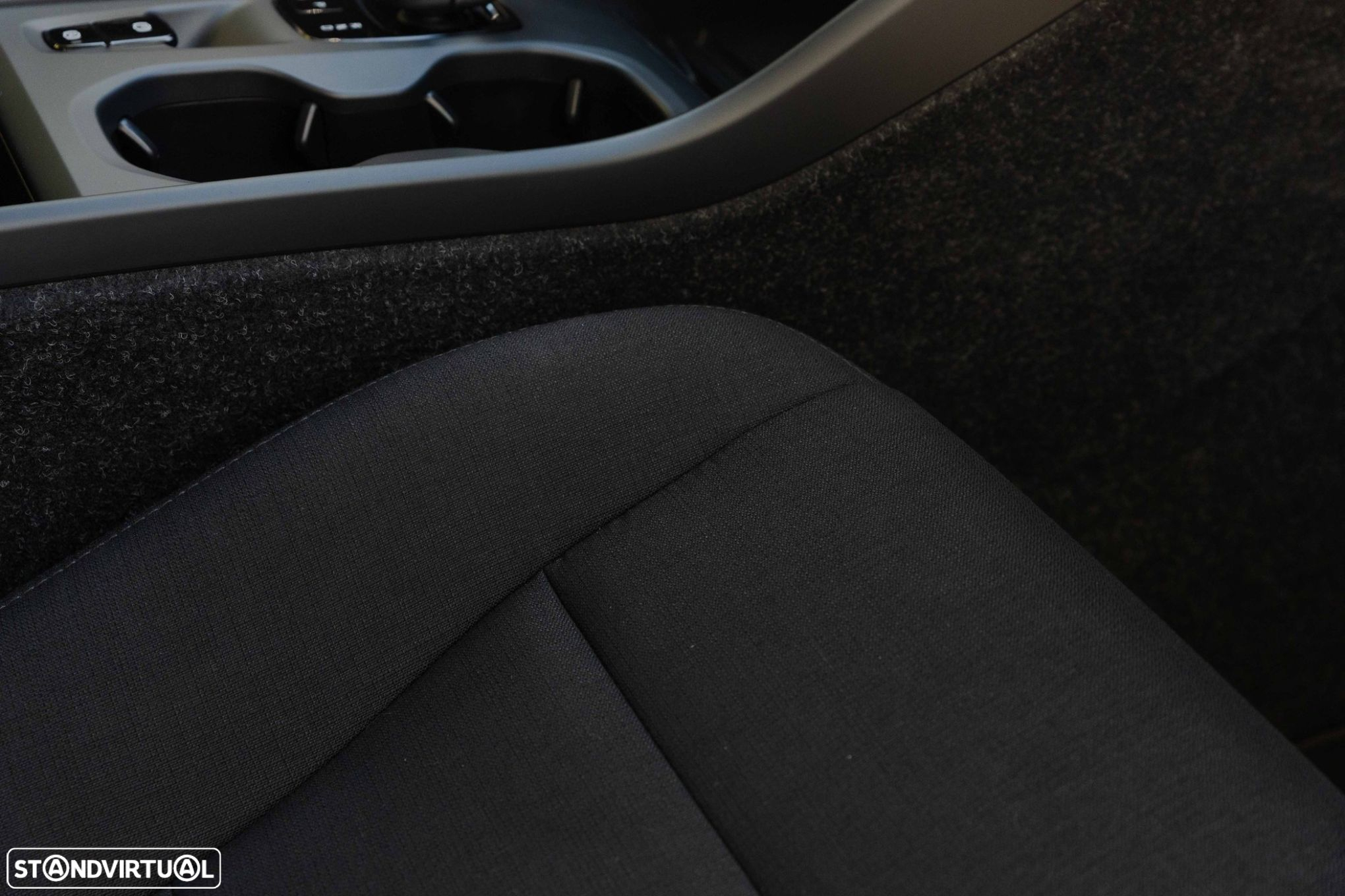 Volvo XC 40 1.5 T2 Momentum Core Geartronic - 24