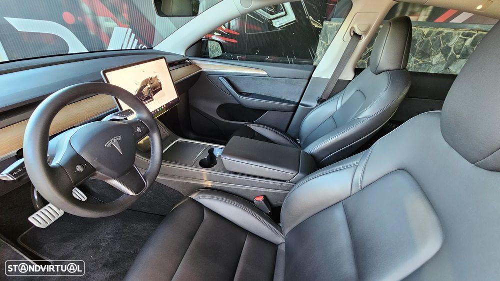 Tesla Model Y Performance Dual Motor AWD - 14