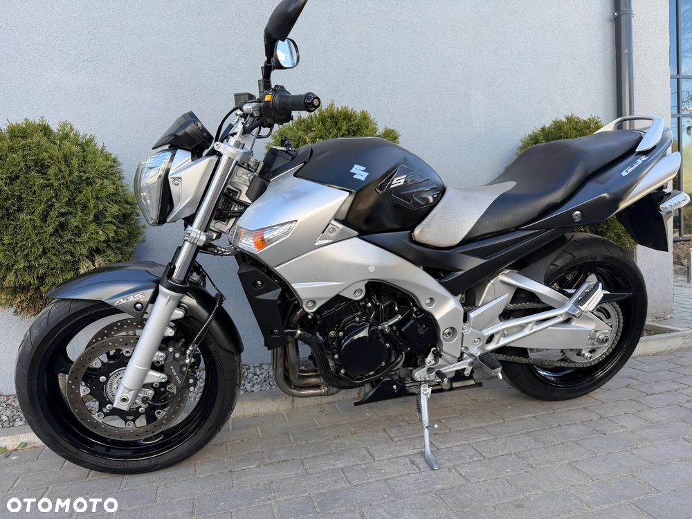 Suzuki GSR - 5