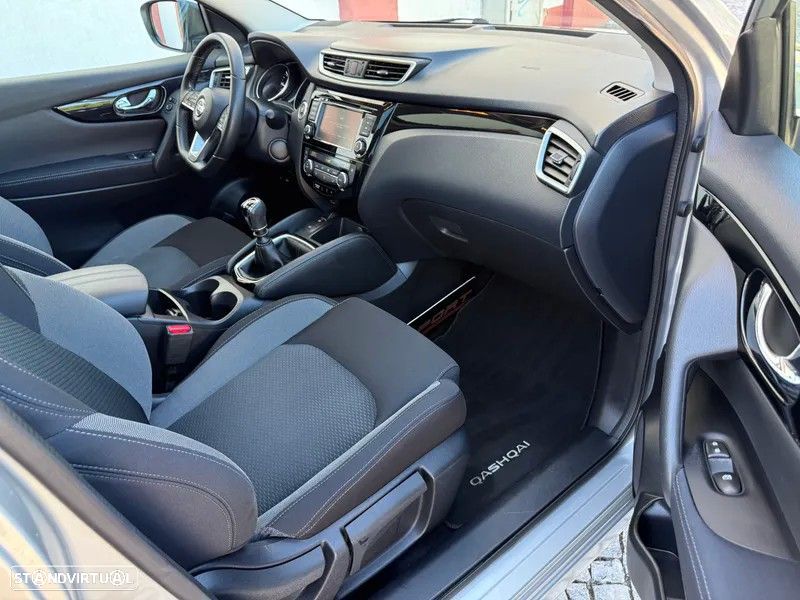 Nissan Qashqai 1.5 dCi N-Connecta J18+Led - 19