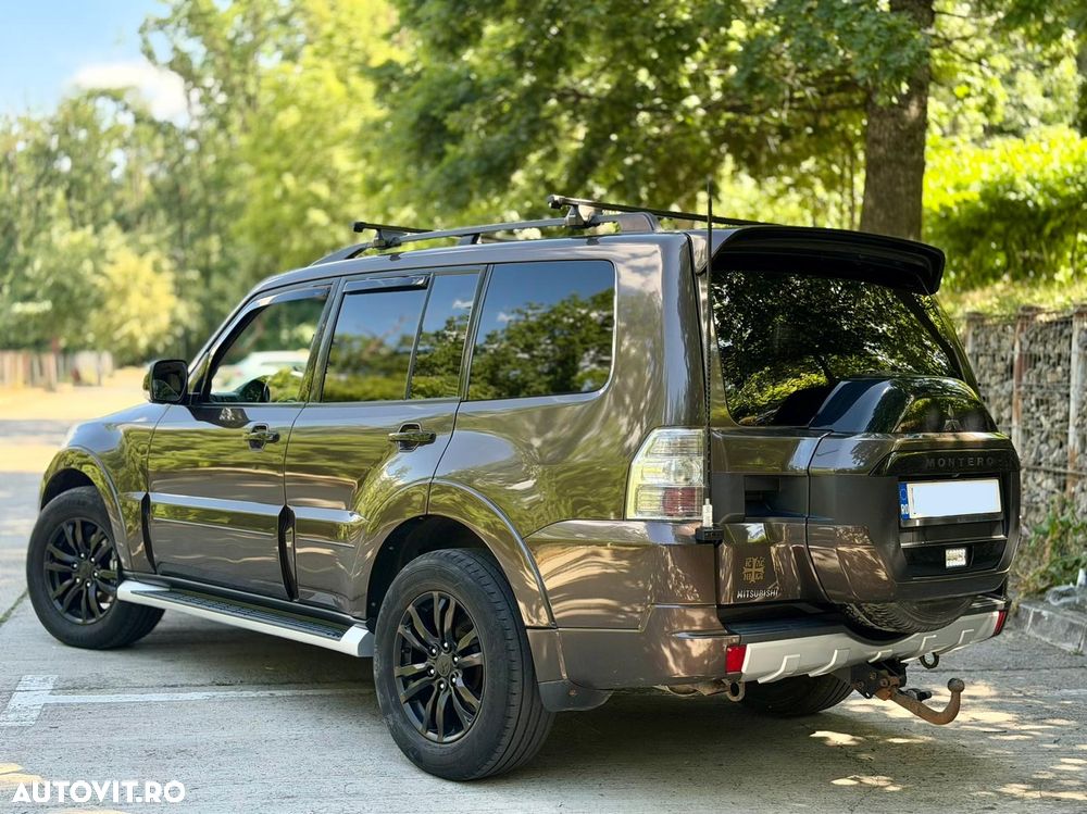 Mitsubishi Pajero - 4