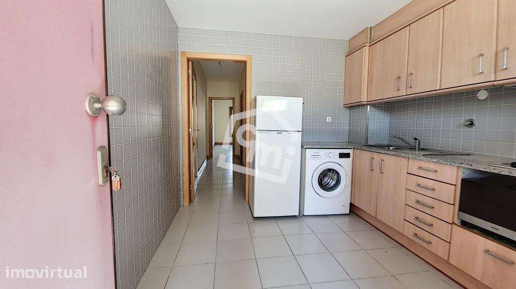 T0 com garagem em Paranhos - Grande imagem: 4/13