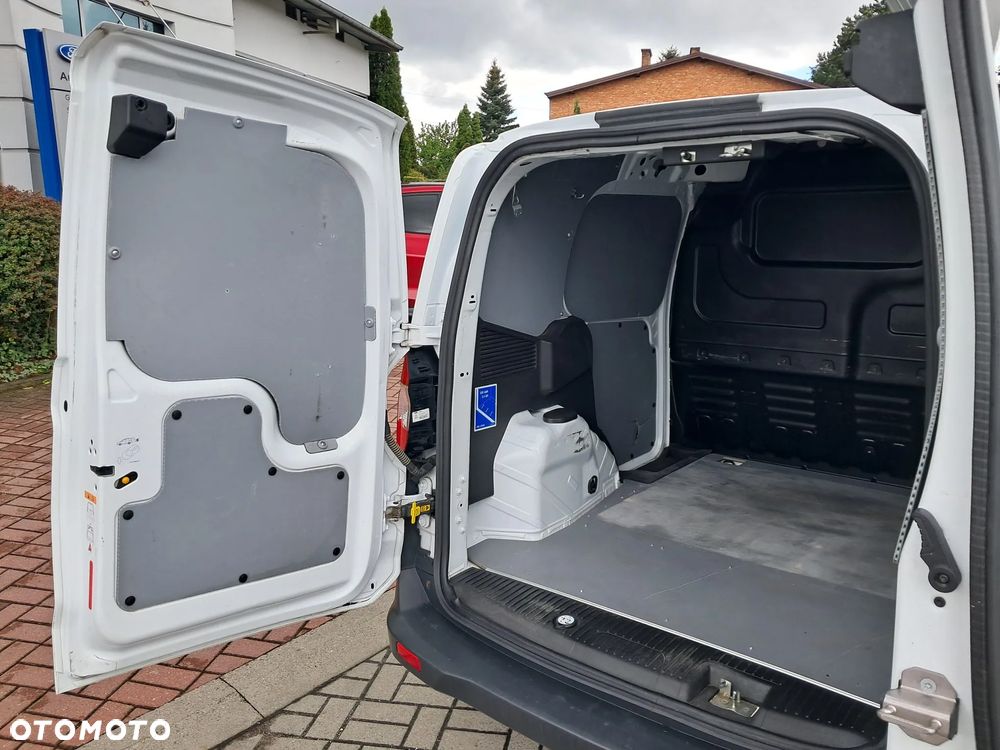 Ford Transit Courier - 18