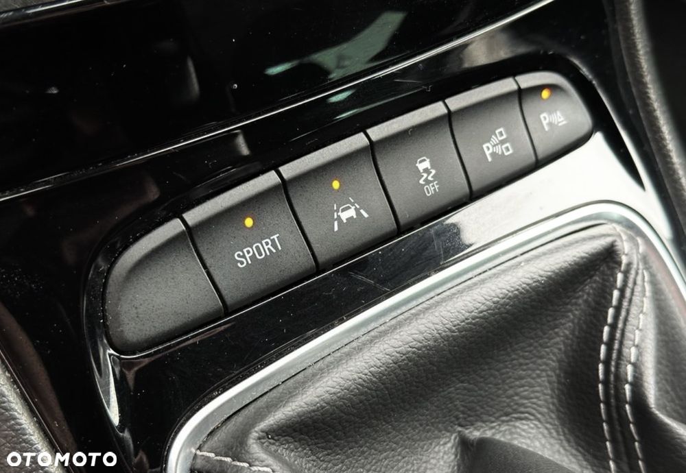 Opel Astra 1.4 T Dynamic S&S - 15