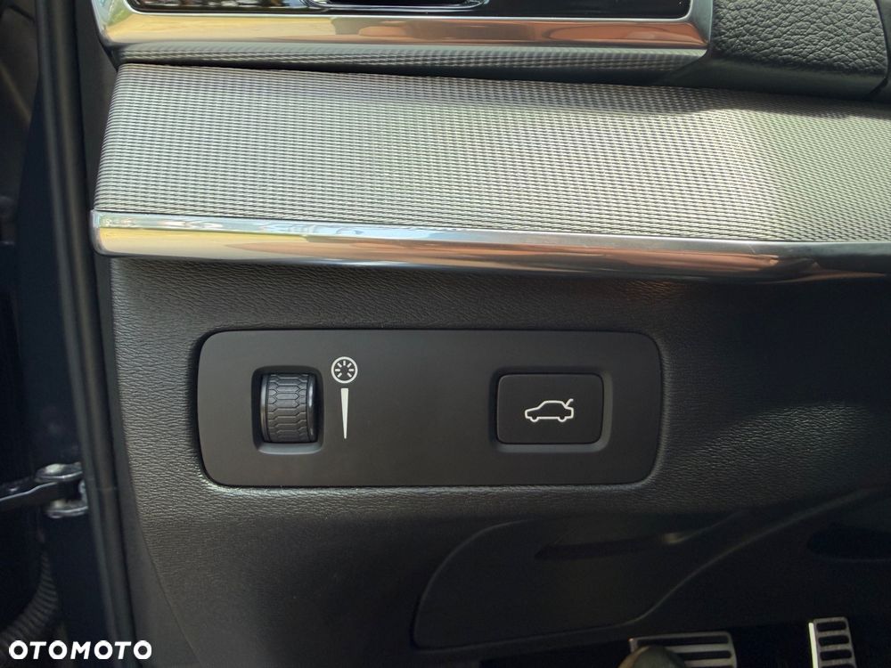 Volvo XC 90 D5 AWD Geartronic RDesign - 22