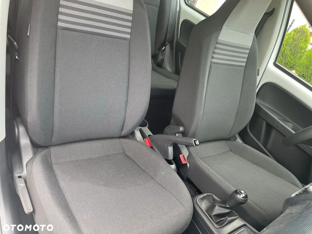 Volkswagen up! 1.0 move - 13