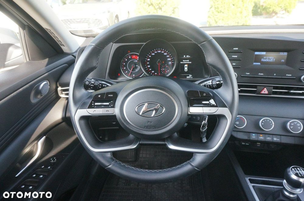 Hyundai Elantra - 12