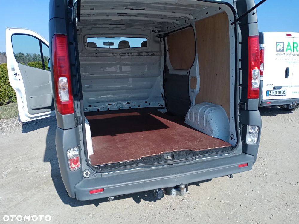 Opel VIVARO BLASZAK 2,0 - 11