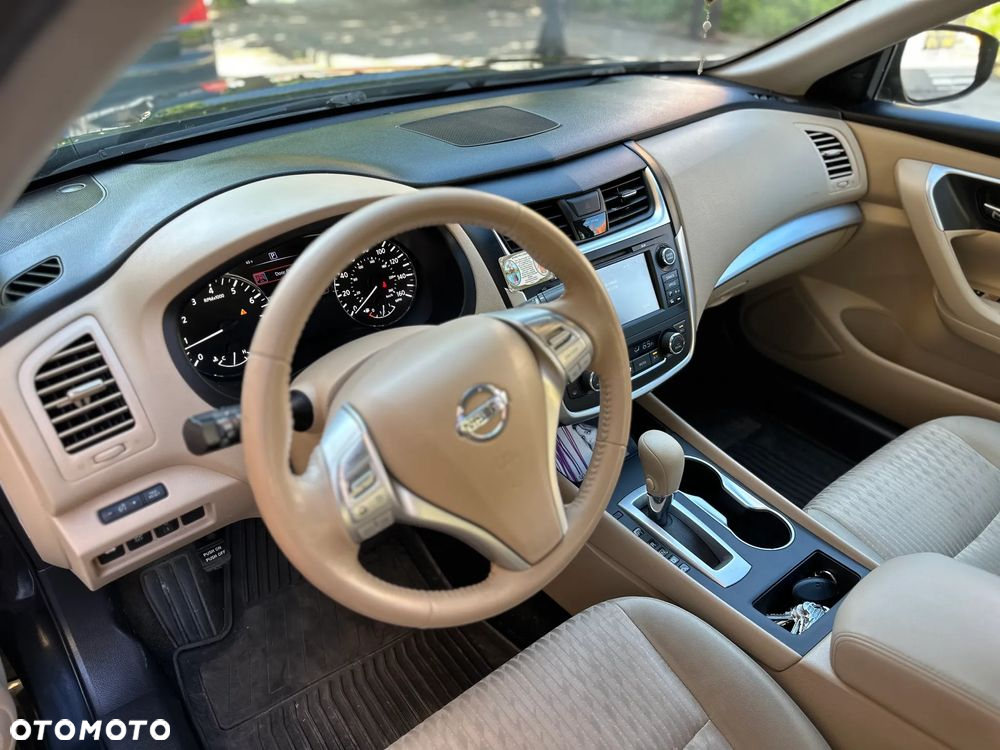 Nissan Altima - 15