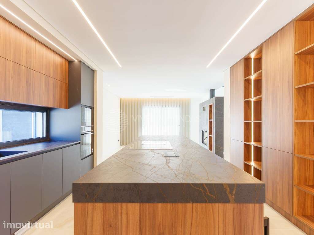 Moradia Isolada T4 com Piscina, 4 Suítes e Acabamentos Premium em B... - Grande imagem: 4/60