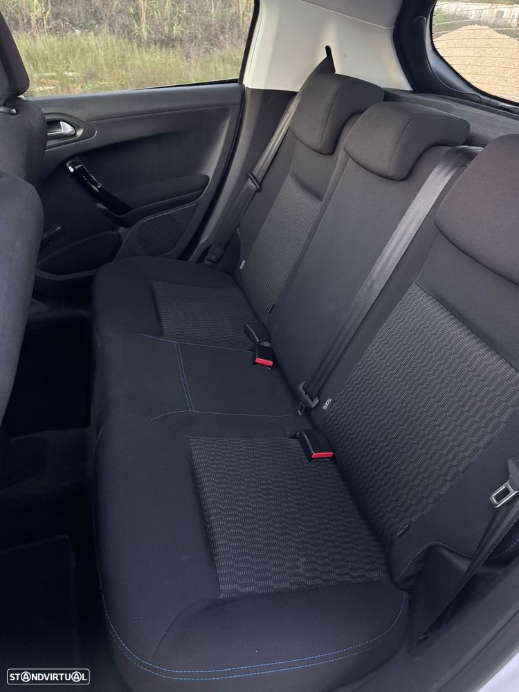 Peugeot 208 1.6 BlueHDi Style - 8