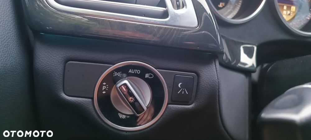 Mercedes-Benz CLS 500 4-Matic BlueEff - 8