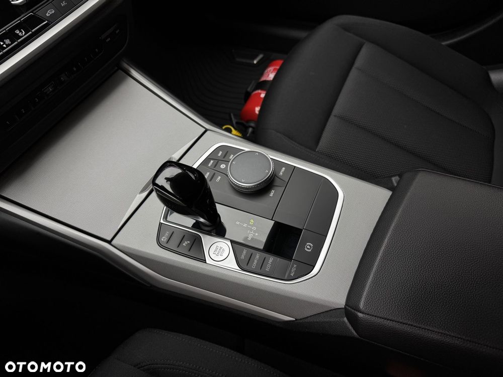BMW Seria 3 318d - 29